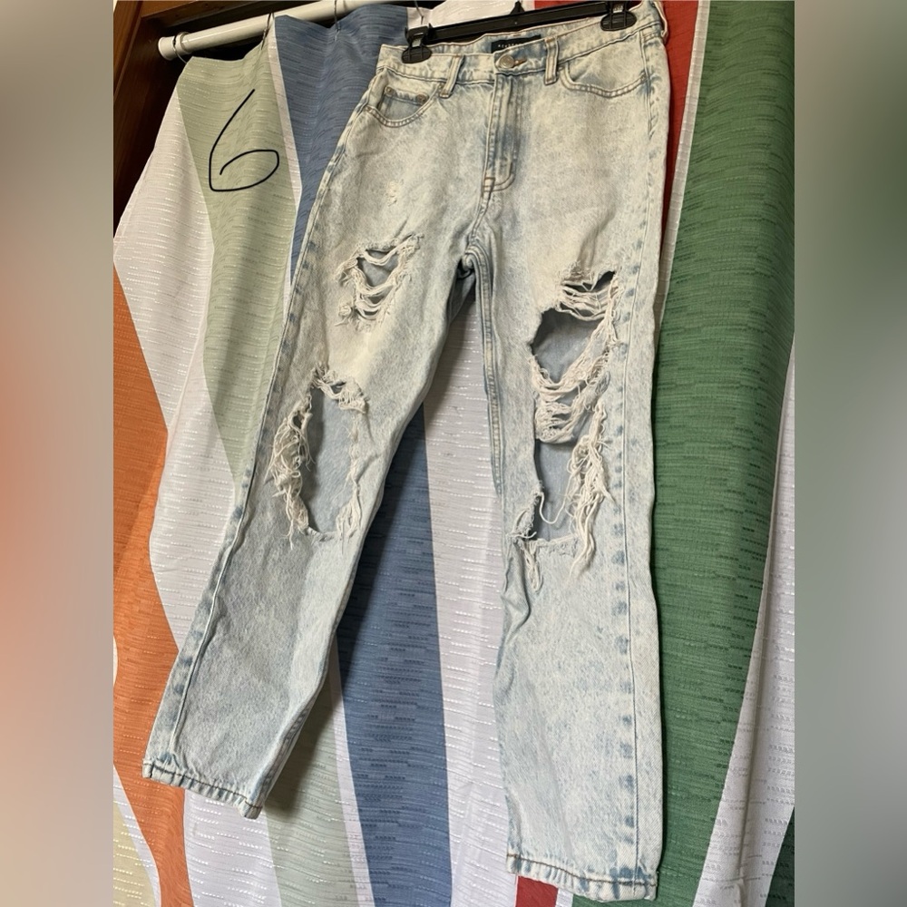 Aeropostale light wash distressed mom jeans